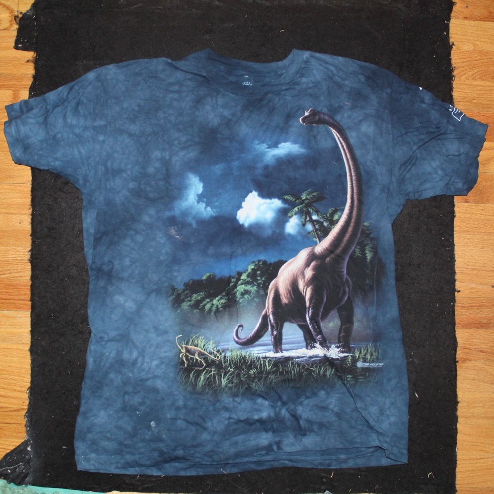 Smithsonian Brontosaurus tee blue